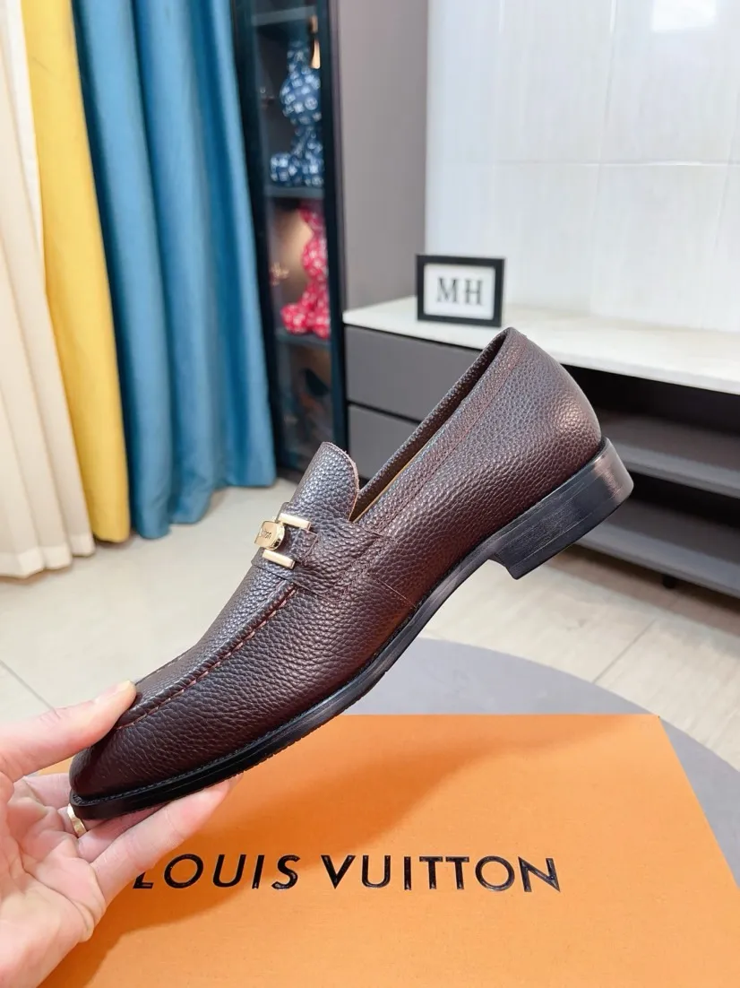 Men's men's shoes 💰500🌸🌸 [Louis Vuitton (LV)] High-end business formal leather shoes 🍀 luxurious and elegant style, both practicality and style, professional focus on details and quality, counter original 1⃣️: 1⃣️ ultra-accurate reproduction 👍🏻! Material: The upper is made of imported original calfskin➕imported Italian cowhide leather. Original anti-slip and wear-resistant outsole! Code number: 38--44 (45 customized)